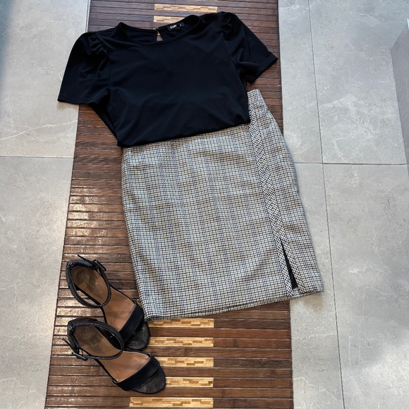 Ann Taylor Plaid Pencil Skirt - Neutral Tan/Cream/Black Size 00P - Picture 12 of 12